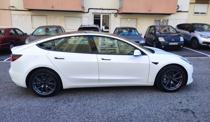 
								Tesla Model 3 full									