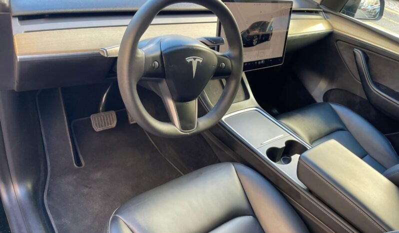 
								Tesla Model Y full									
