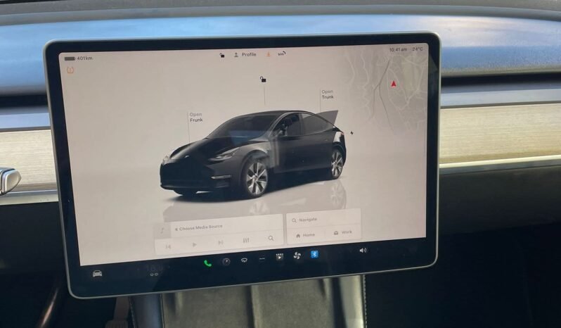 
								Tesla Model Y full									