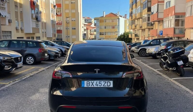 
								Tesla Model Y full									