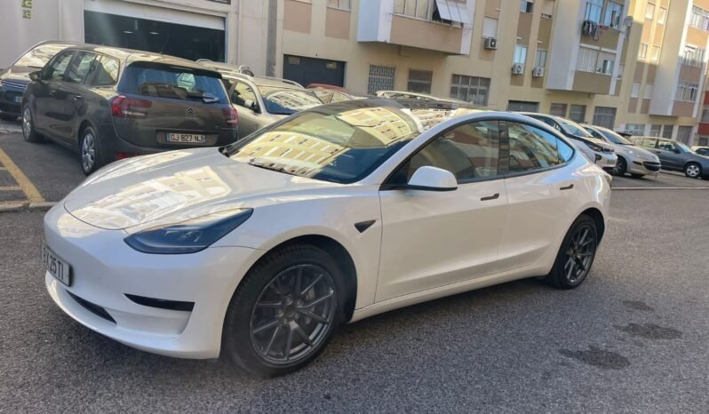 
								Tesla Model 3 full									