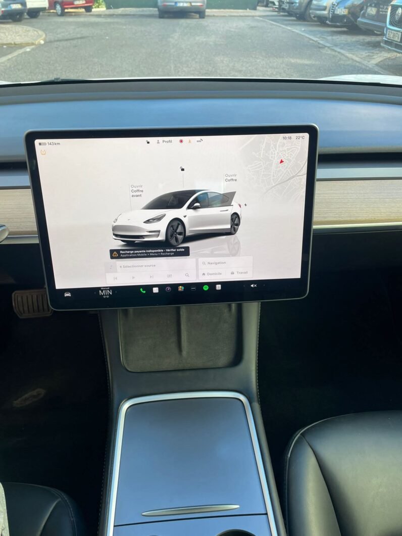 
								Tesla Model 3 full									