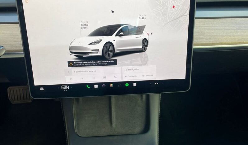 
								Tesla Model 3 full									