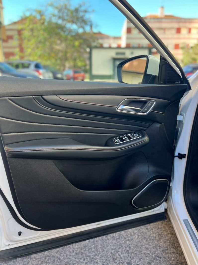 
								MG EHS PHEV-LUXURY full									