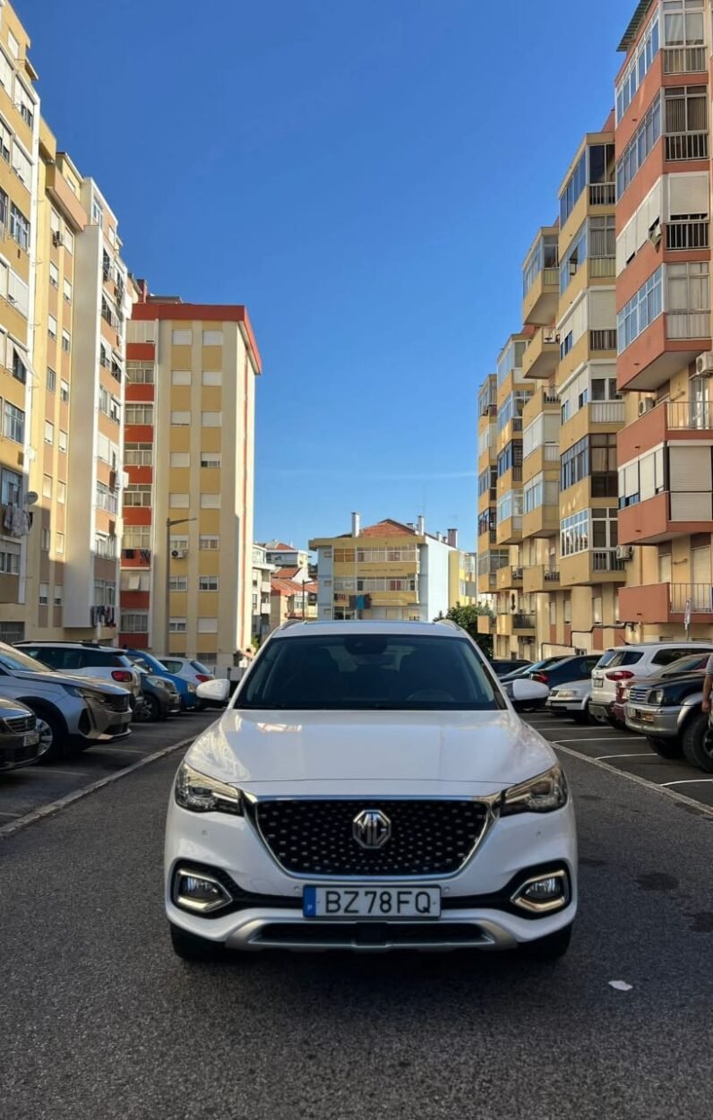 
								MG EHS PHEV-LUXURY full									