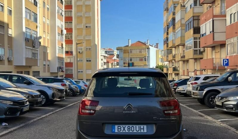 
								Citroen C4 7-seater full									