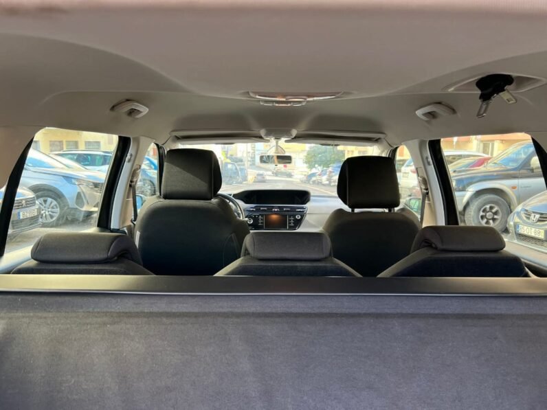 
								Citroen C4 7-seater full									