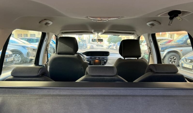 
								Citroen C4 7-seater full									