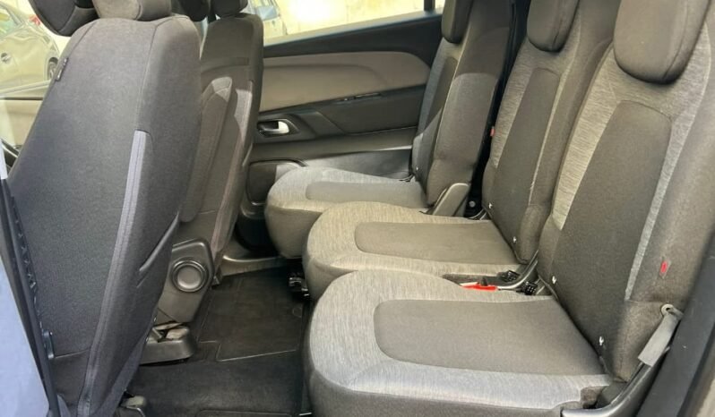 
								Citroen C4 7-seater full									