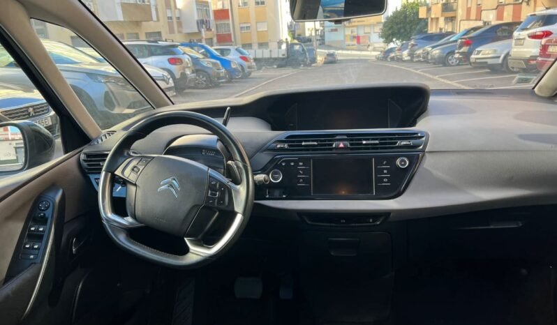 
								Citroen C4 7-seater full									