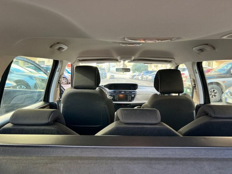 
								Citroen C4 7-seater full									