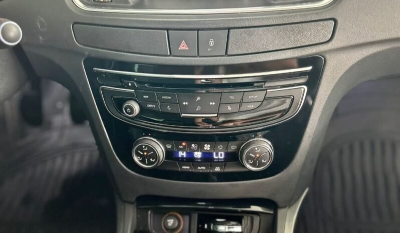 
								Peugeot 508 full									