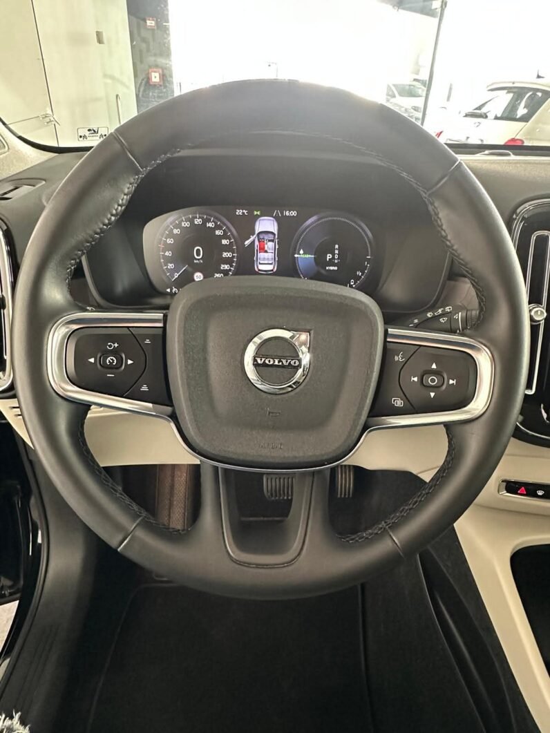 
								VOLVO XZBW XC40 full									