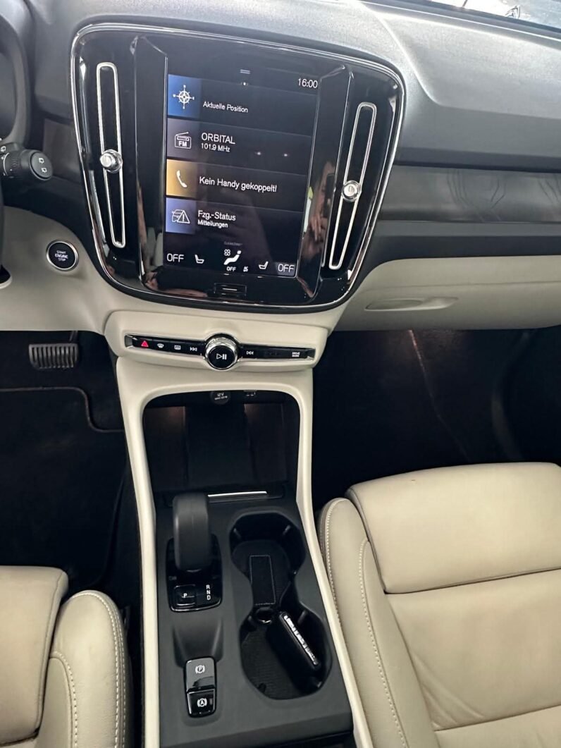 
								VOLVO XZBW XC40 full									