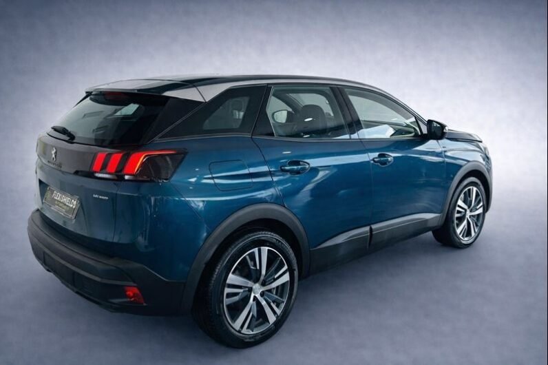 
								Peugeot 3008 Hybrid full									