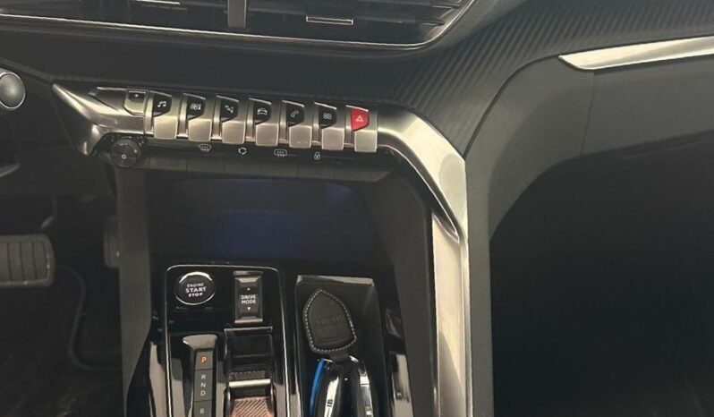 
								Peugeot 3008 Hybrid full									