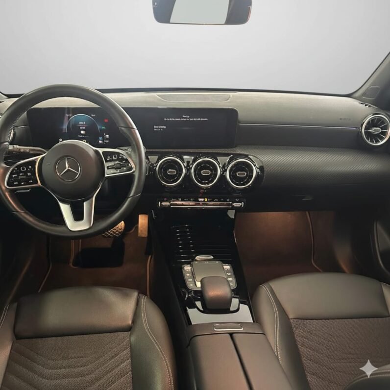 
								Mercedes A250 E full									