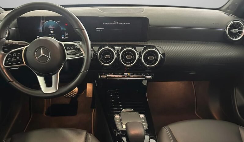 
								Mercedes A250 E full									