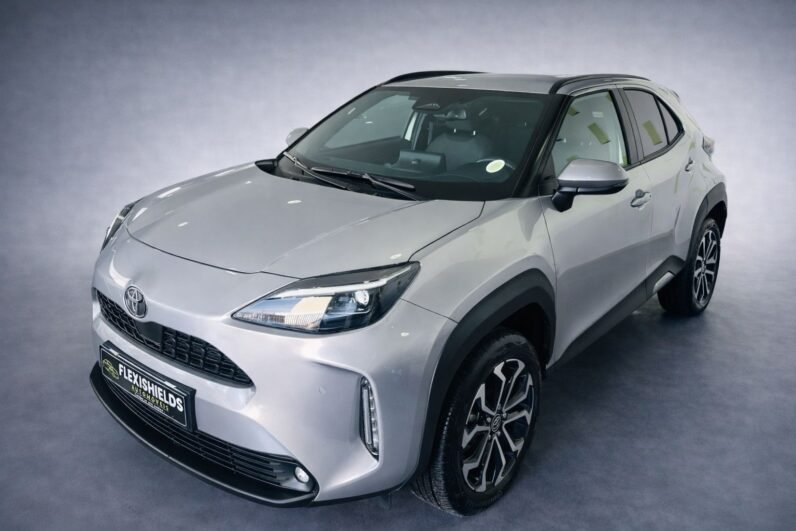 
								Toyota Yaris Cross full									