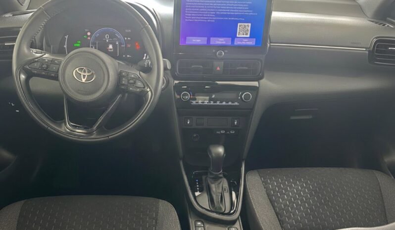 
								Toyota Yaris Cross full									