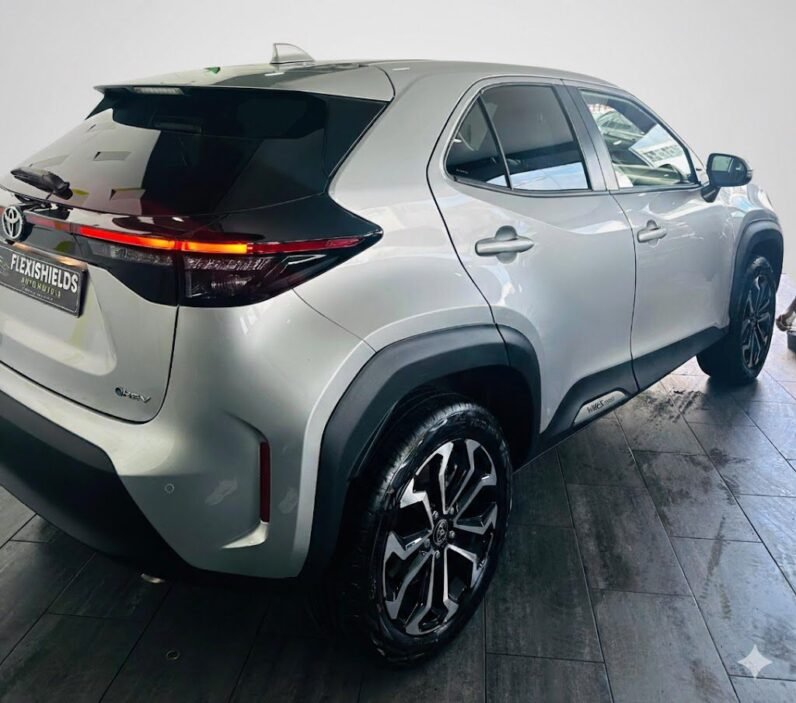 
								Toyota Yaris Cross full									