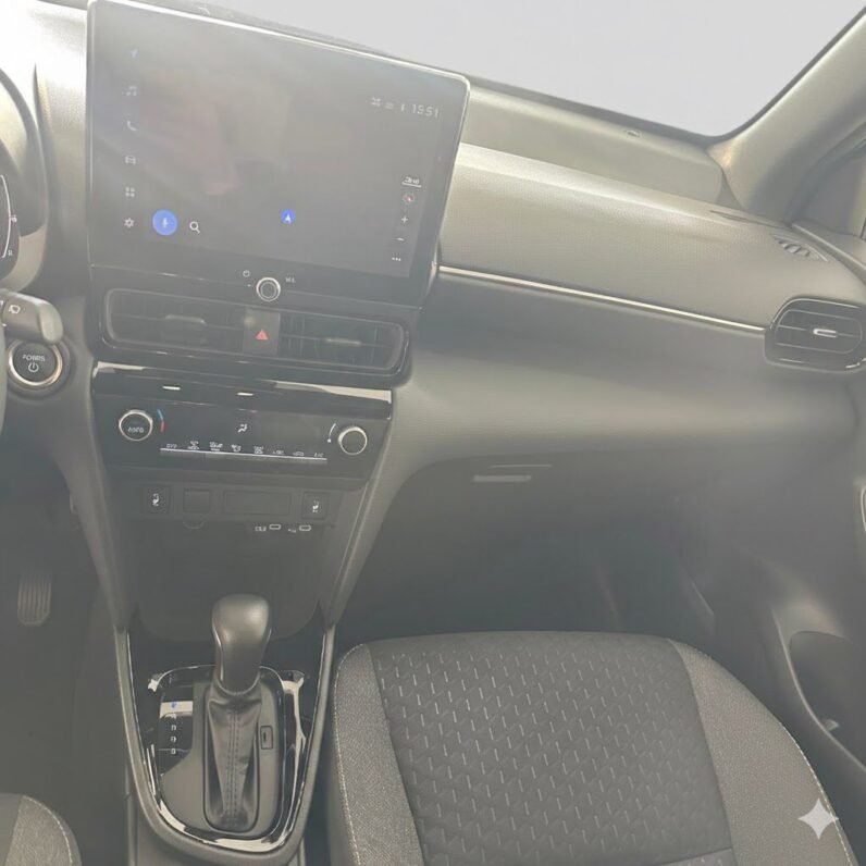 
								Toyota Yaris Cross full									