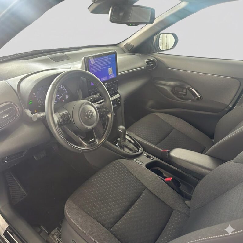 
								Toyota Yaris Cross full									